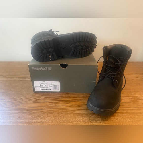 Junior’s Timberland Boots - Picture 3 of 5